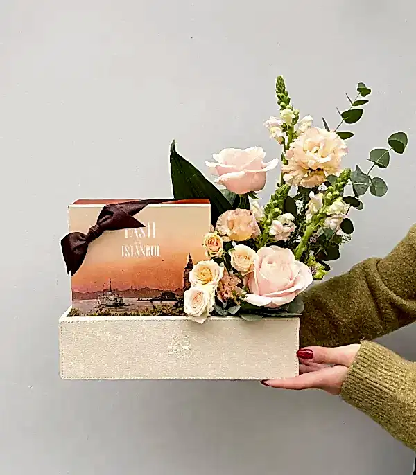 Krem Deri Kutuda Harem Chocolate Çikolatalı Lokum Çiçek Hediye Seti