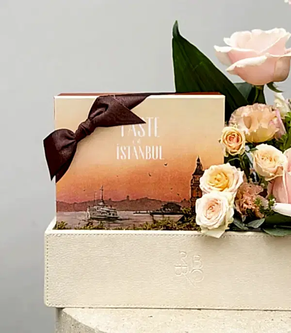 Krem Deri Kutuda Harem Chocolate Çikolatalı Lokum Çiçek Hediye Seti
