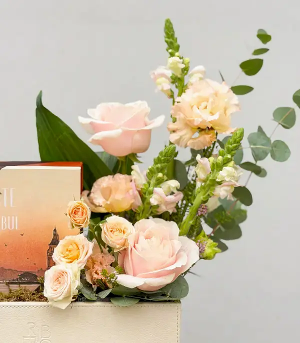 Krem Deri Kutuda Harem Chocolate Çikolatalı Lokum Çiçek Hediye Seti