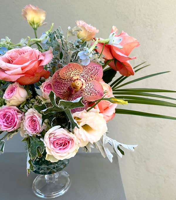 Lia Mini Kristal Vazoda Somon Pembe Çiçekler