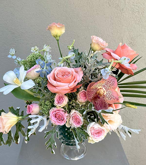 Lia Mini Kristal Vazoda Somon Pembe Çiçekler