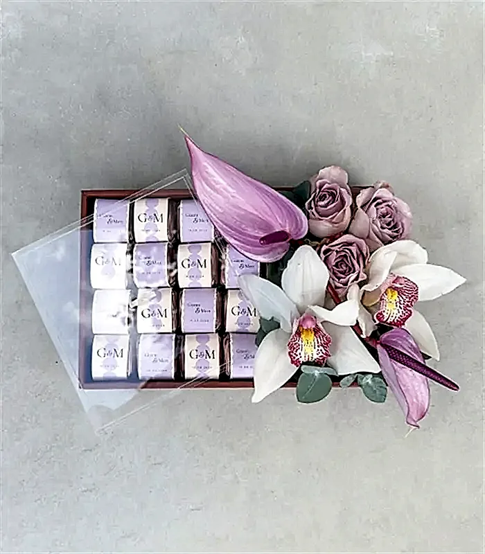 Lila Grand Deluxe İsme Özel 32Li Çikolata Tepsisi