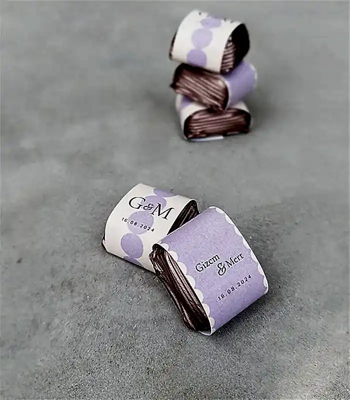 Lila Grand Deluxe İsme Özel 32Li Çikolata Tepsisi