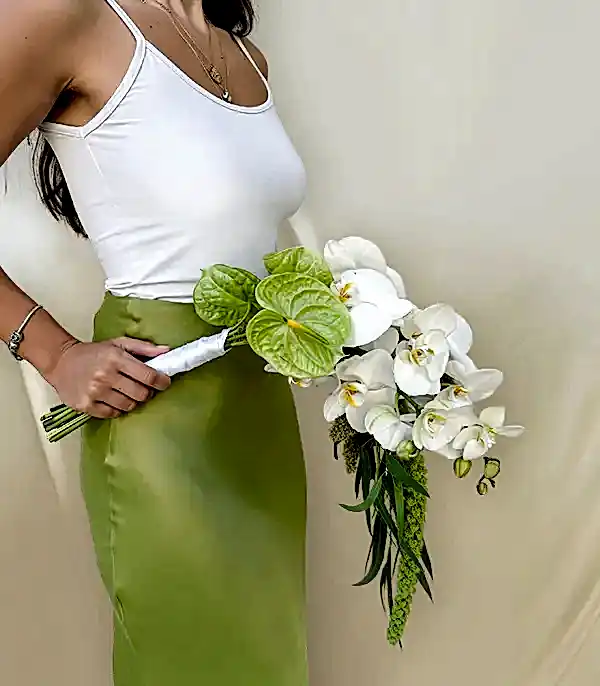 Loves Enchantment Beyaz Orkide Yeşil Antoryum Gelin Buketi