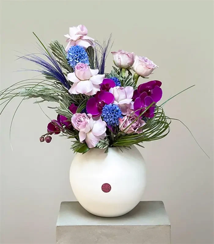 Lunar Krem Seramik Vazoda Mor Sümbül Lila Gül Aranjmanı