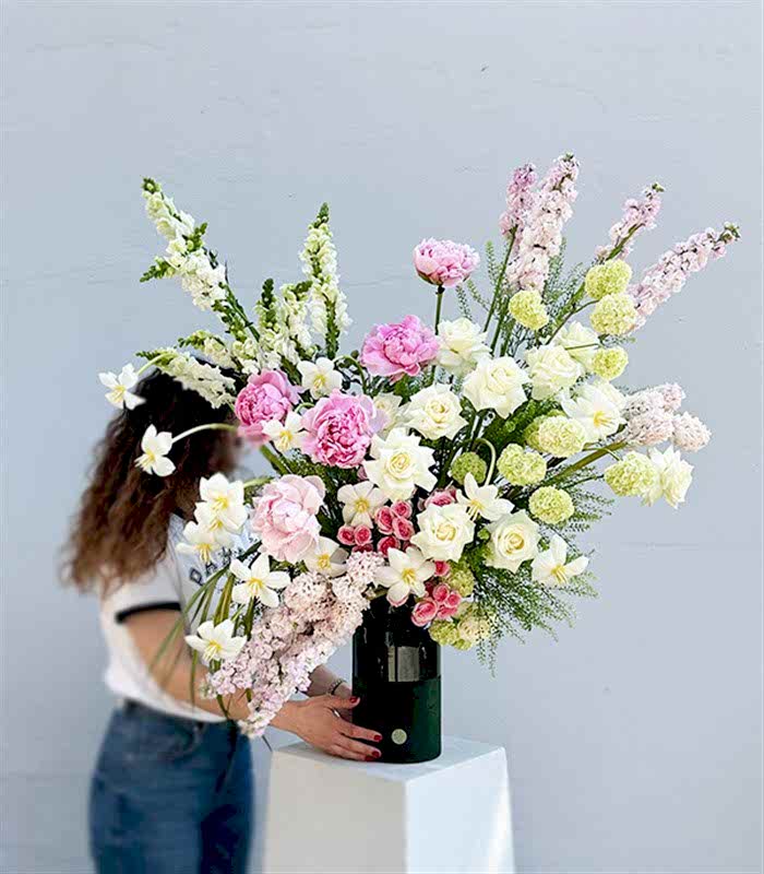 Luniva Yeşil Vazoda Pembe Şakayıklı Grand Deluxe Aranjman