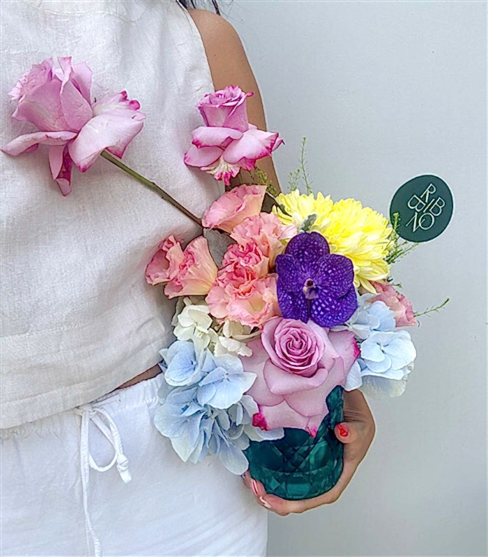 Maia Mavi Kristal Mini Vazoda Bahar Çiçekleri