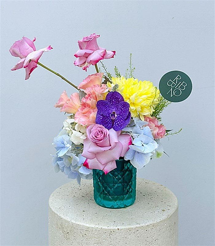 Maia Mavi Kristal Mini Vazoda Bahar Çiçekleri