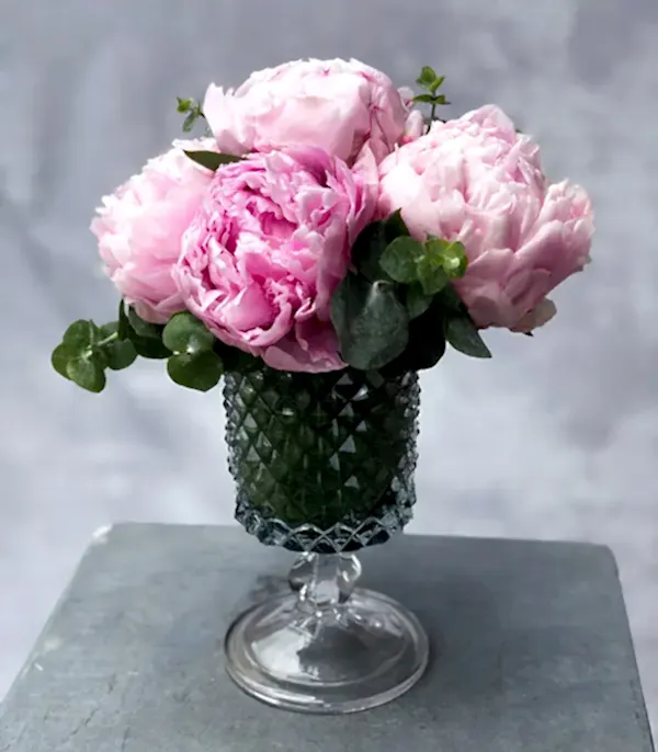 Mini Kesme Ayaklı Vazoda Pembe Şakayık