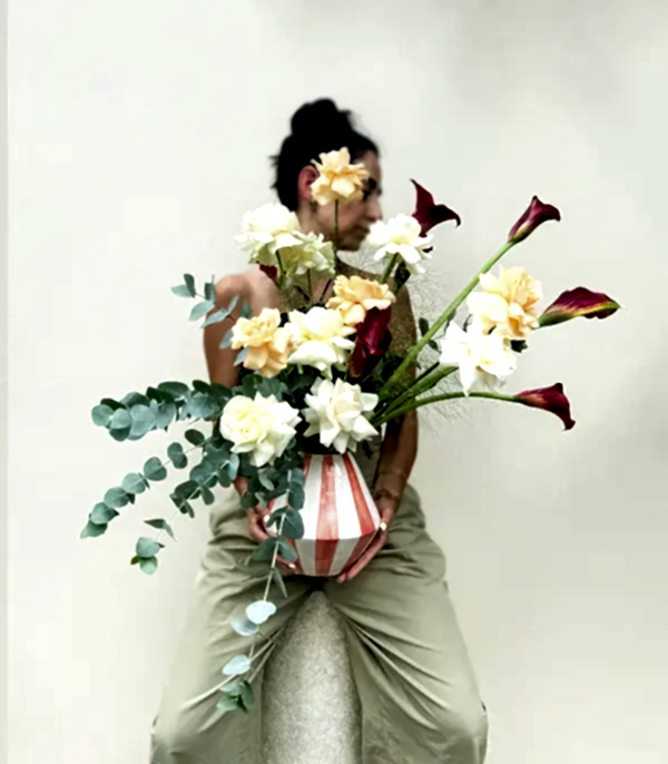 Peach Echo El İşi Seramik Vazoda Kayısı Gül Turuncu Gala Aranjmanı