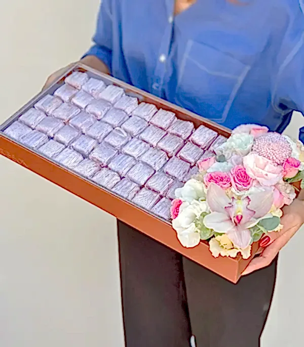 Pembe Royal Deluxe Deri Tepside 90Lı Çikolata Tepsisi