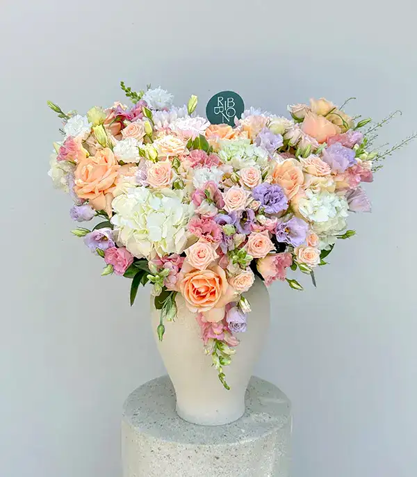 Petite Romance Deluxe Seramik Vazoda Pastel Çiçekler Aranjmanı