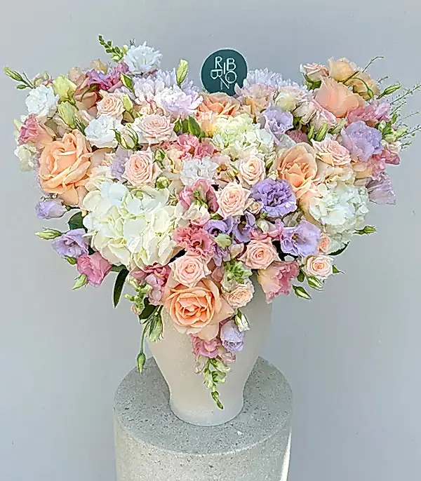 Petite Romance Deluxe Seramik Vazoda Pastel Çiçekler Aranjmanı