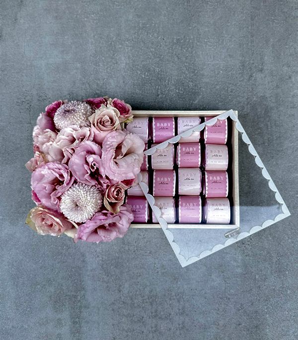 Pink Baby İsme Özel 32Li Yenidoğan Bebek Tebrik Çikolatası Grand Deluxe