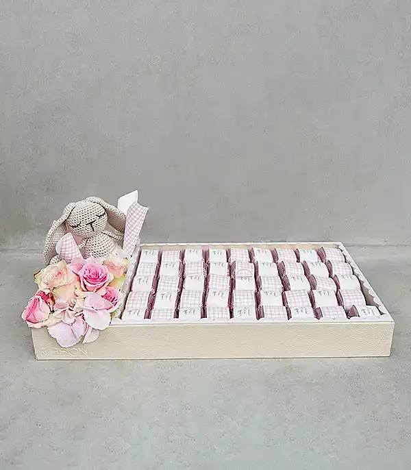 Pink Rabbit İsme Özel 90Lı Yenidoğan Bebek Tebrik Çikolatası Royal Deluxe