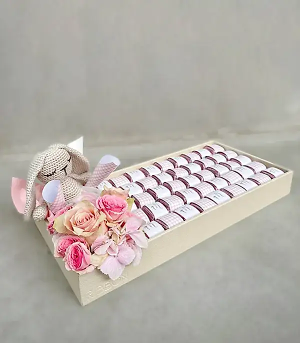 Pink Rabbit İsme Özel 90Lı Yenidoğan Bebek Tebrik Çikolatası Royal Deluxe