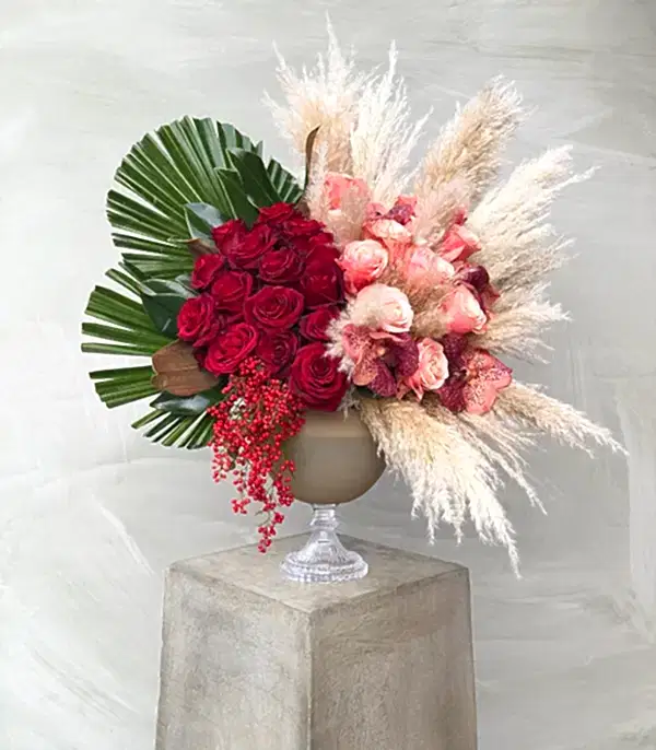 Regina Grand Somon Kırmızı Gül Vazo Aranjman