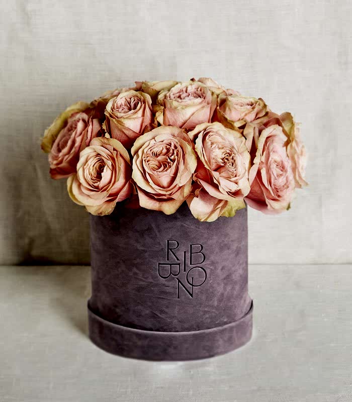 Renata Gri Deluxe Kutuda 20 Somon Gül Aranjmanı