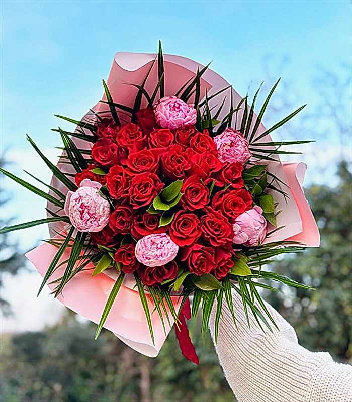 Romantic 5 Pembe Şakayıklı 27 Kırmızı Güller Buketi