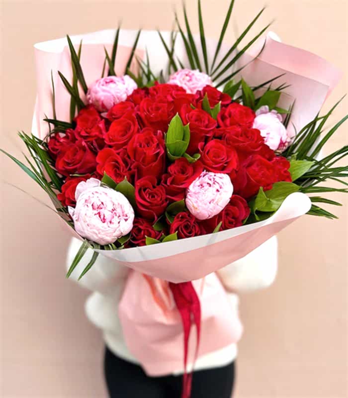 Romantic 5 Pembe Şakayıklı 27 Kırmızı Güller Buketi