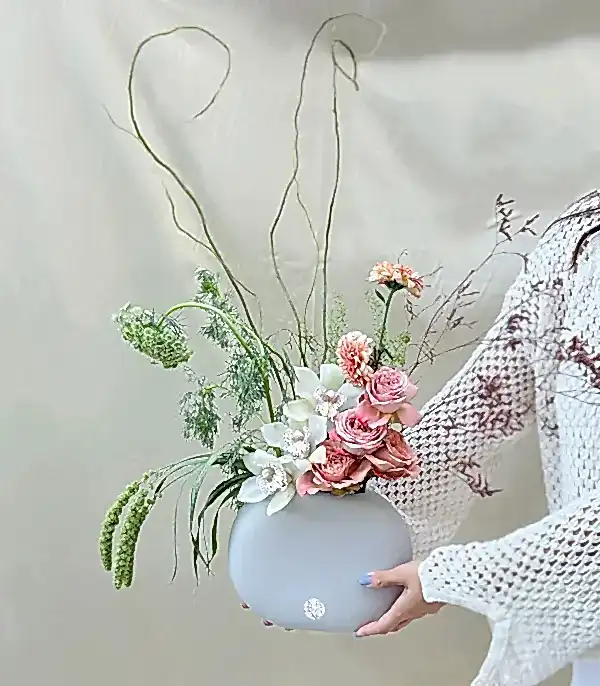 Roses of Antoinette Seramik Vazoda Cappucino Gül Aranjmanı