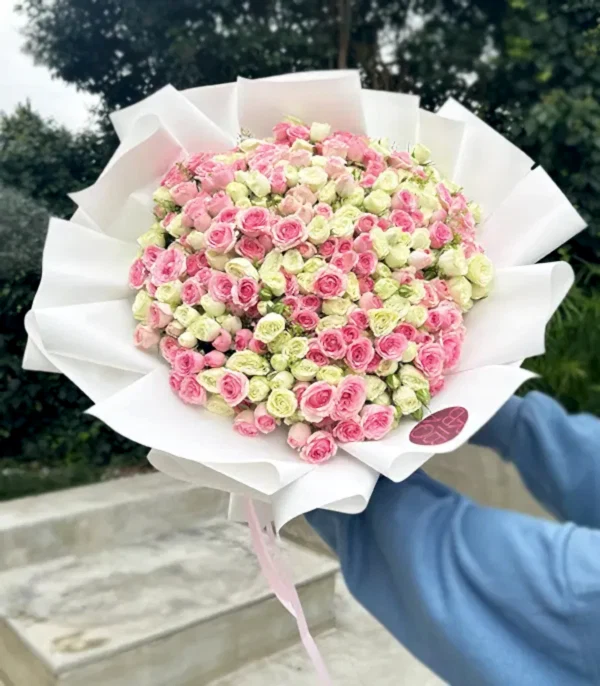 Royal Deluxe 101 Beyaz Pembe Çardak Gül Buketi