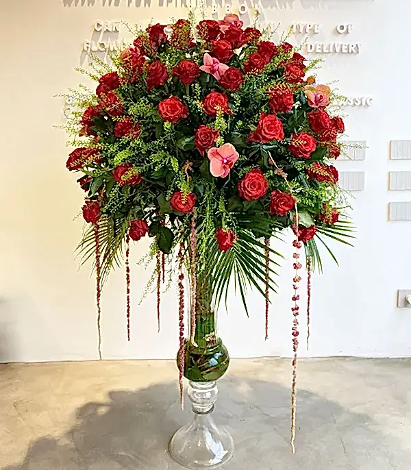 Royal Deluxe Vazoda 101 Kırmızı Gül Aranjmanı