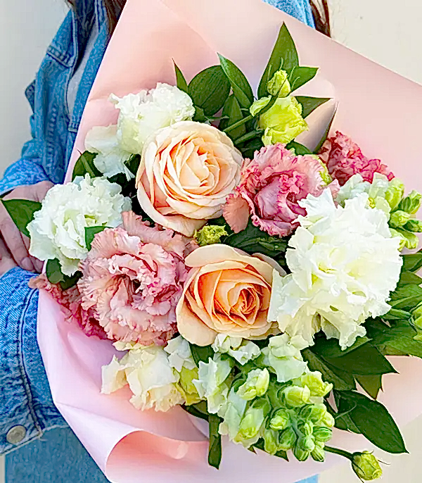 Sheryl Kayısı Gül Beyaz Çiçekler Mini Buket