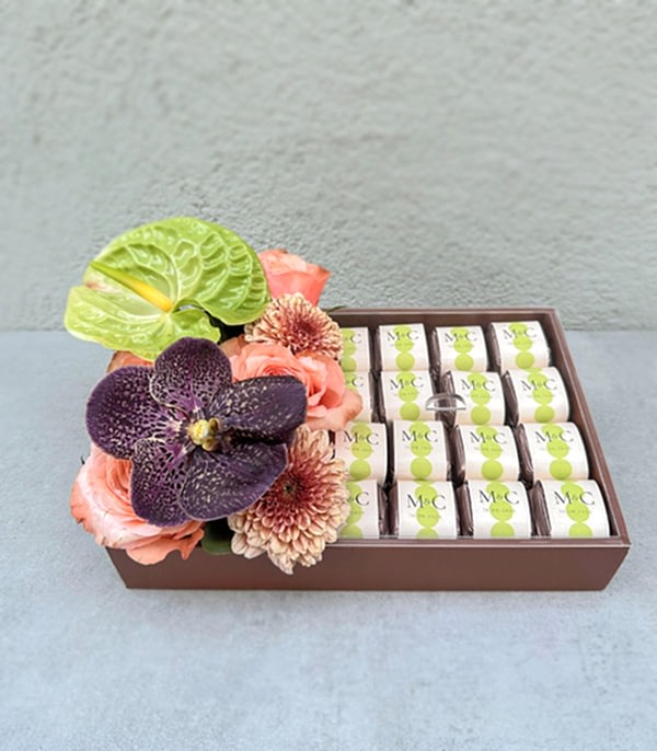 Somon Grand Deluxe İsme Özel 32Li Çikolata Tepsisi