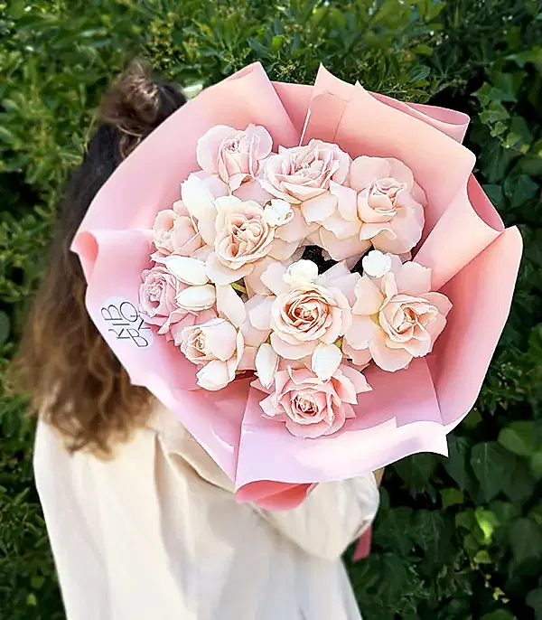 Summer Romance Deluxe Pembe Gül Beyaz Lale Buketi