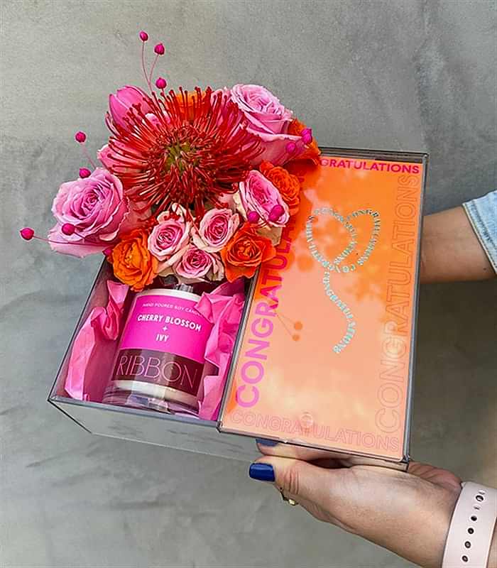 Tebrikler Turuncu Pembe Mum Çikolata Çiçek Hediye Kutusu