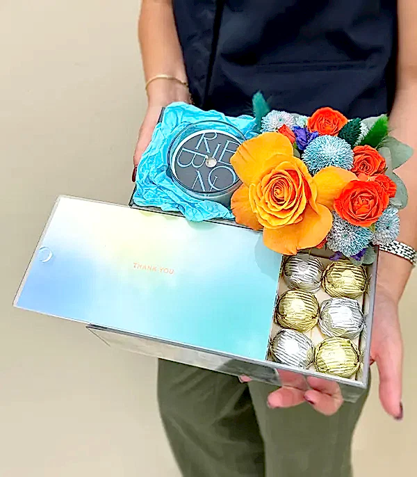 Thank You Turuncu Mavi Çiçekler Mum Çikolata Hediye Kutusu