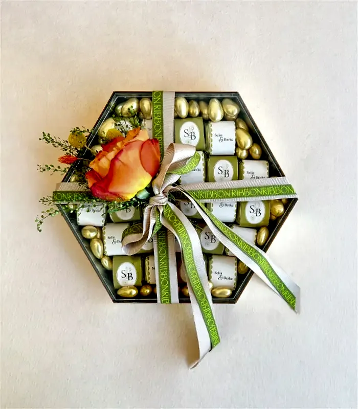 Turuncu Gold Grand Deluxe İsme Özel 24Lü Söz Nişan Çikolata