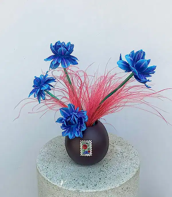 Zeyrek Bloom Stamp Mini Seramik Vazoda Galaksi Laleler İstanbul Aranjmanı