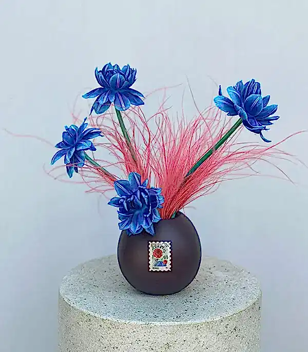 Zeyrek Bloom Stamp Mini Seramik Vazoda Galaksi Laleler İstanbul Aranjmanı